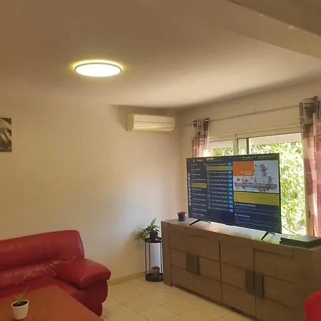 Dom wakacyjny Maison Confortable A Avec Jardin Prive